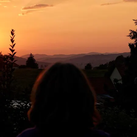 Nyaraló In Mit Garten Und Seeblick By Interhome